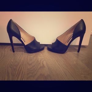 🏠 Moving Sale 📦 NWT French Connection Pumps